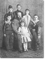 Александр III с семьей. Фотография. Конец 1880-х гг.